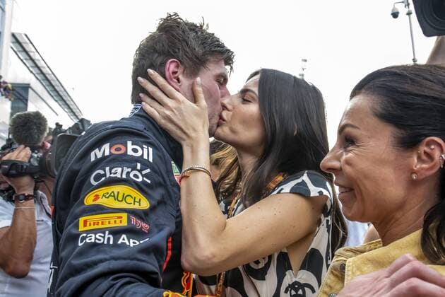 Miami - 08-05-2022, Miami International Autodrome, Max Verstappen and Kelly Piquet kissing at the Formula 1 Miami Grand Prix. Formula 1 Miami Grand Prix Sunday  x16506230x Copyright: