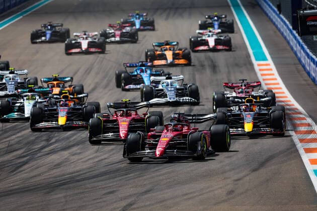 Start of the race: 16 LECLERC Charles (mco), Scuderia Ferrari F1-75, 55 SAINZ Carlos (spa), Scuderia Ferrari F1-75, 01 VERSTAPPEN Max (nld), Red Bull Racing RB18, action during the Formula 1 Crypto.com Miami Grand Prix 2022, 5th round of the 2022 FIA Formula One World Championship, WM, Weltmeisterschaft on the Miami International Autodrome, from May 6 to 8, 2022 in Miami Gardens, Florida, United States of America - F1 - MIAMI GRAND PRIX 2022 - RACE DPPI Panoramic 20220508_GOOD0364