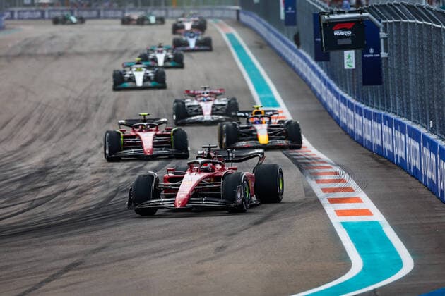 01 VERSTAPPEN Max (nld), Red Bull Racing RB18, 16 LECLERC Charles (mco), Scuderia Ferrari F1-75, 55 SAINZ Carlos (spa), Scuderia Ferrari F1-75, 11 PEREZ Sergio (mex), Red Bull Racing RB18, action during the Formula 1 Crypto.com Miami Grand Prix 2022, 5th round of the 2022 FIA Formula One World Championship, WM, Weltmeisterschaft on the Miami International Autodrome, from May 6 to 8, 2022 in Miami Gardens, Florida, United States of America - F1 - MIAMI GRAND PRIX 2022 - RACE DPPI Panoramic 20220508_GOOD0951