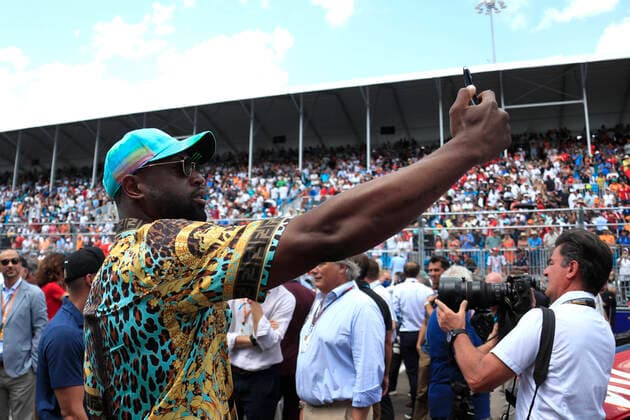 MIAMI GARDENS, FL - MAY 08: Former NBA, Basketball Herren, USA player Dwayne Wade on pit lane prior to the Formula 1 CRYPTO.COM Miami Grand Prix on May 8, 2022 at Miami International Autodrome in Miami Gardens, FL.(Photo by Jeff Robinson Icon Sportswire) AUTO: MAY 08 F1 Crypto.com Miami Grand Prix Icon22050818561