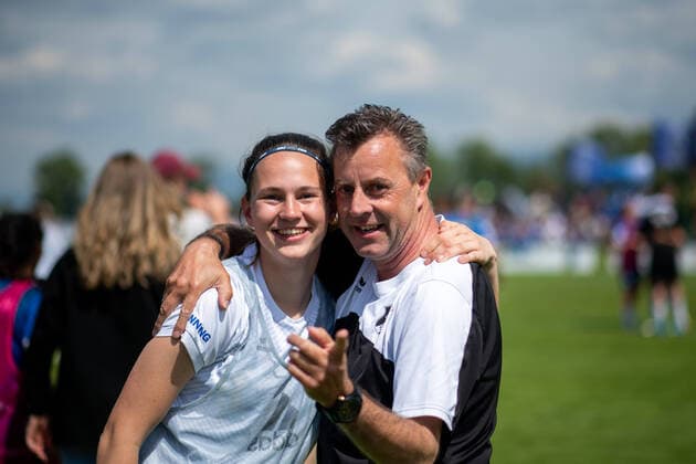 Isabella Scheerder SC Sand with Alexander Fischinger SC Sand, coach , GER, SC Sand vs FC Koeln, Flyeralarm Frauen Bundesliga, 21 Spieltag, 08 05 2022, Spielzeit 2021 2022 GER, SC Sand vs FC Koeln, Flyeralarm Frauen Bundesliga, 21 Spieltag, 08 05 2022, Spielzeit 2021 2022 Copyright: xEibner Memmlerx EP_MMR