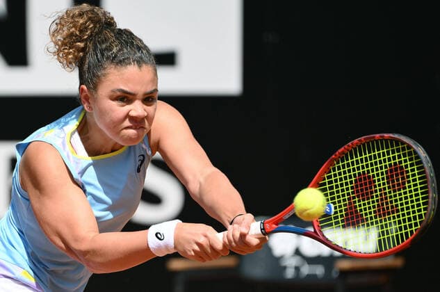 May 10, 2022, ROME: Jasmine Paolini of Italy in action against Jil Teichmann of Switzerland during their women s singles first round match at the Italian Open tennis tournament in Rome, Italy, 10 May 2022. ANSA ETTORE FERRARI ROME - ZUMAa110 20220510_zaf_a110_010 Copyright: xEttorexFerrarix