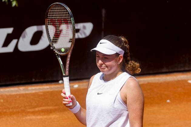 May 10, 2022, ROME, ITALY: Jelena Ostapenko of Latvia in action against Lauren Davis of US, during their women™s singles first round match at the Italian Open tennis tournament in Rome, Italy, 10 May 2022..ANSA FABIO FRUSTACI ROME ITALY - ZUMAa110 20220510_zaf_a110_017 Copyright: xFabioxFrustacix