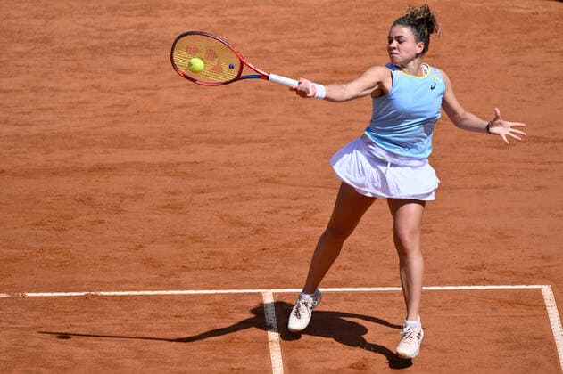 Mandatory Credit: Photo by Fabrizio Corradetti LiveMedia Shutterstock (12934100x) Jasmine Paolini (ITA) Tennis Internationals Internazionali BNL d Italia 2022, Foro Italico, Rome, Italy - 10 May 2022 Tennis Internationals Internazionali BNL d Italia 2022, Foro Italico, Rome, Italy - 10 May 2022  Copyright: xFabrizioxCorradetti LiveMedia Shutterstockx 12934100x