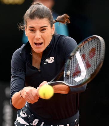 May 10, 2022, ROME: Sorana Cirstea of Romania in action against Ons Jabeur of Tunisia during their women s singles first round match at the Italian Open tennis tournament in Rome, Italy, 10 May 2022. ANSA ETTORE FERRARI ROME - ZUMAa110 20220510_zaf_a110_074 Copyright: xEttorexFerrarix