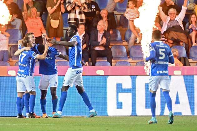 GENK, BELGIUM - MAY 10 : Onuachu Paul forward of KRC Genk celebrates after scoring during the Jupiler Pro League Europe Play-Off 2 match between Krc Genk and Sporting Charleroi on May 10, 2022 in Genk, Belgium, 10 05 2022 ( Krc Genk v Sporting Charleroi - Jupiler Pro League Europe Play-Off PhotoNews Panoramic 