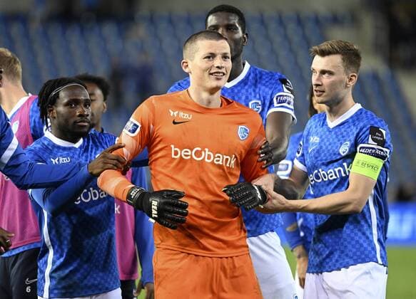 GENK, BELGIUM - MAY 10 : Leysen Tobe goalkeeper of KRC Genk during the Jupiler Pro League Europe Play-Off 2 match between Krc Genk and Sporting Charleroi on May 10, 2022 in Genk, Belgium, 10 05 2022 ( Krc Genk v Sporting Charleroi - Jupiler Pro League Europe Play-Off PhotoNews Panoramic 