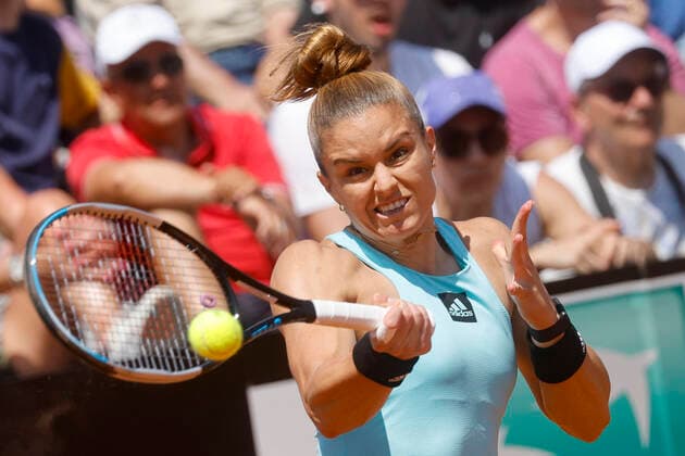 May 11, 2022, ROME, ITALY: Maria Sakkari of Greece in action against Ekaterina Alexandrova of Russia, during their women™s singles second round match at the Italian Open tennis tournament in Rome, Italy, 11 May 2022..ANSA FABIO FRUSTACI Italian Open tennis tournament  - ZUMAa110 20220511_zaf_a110_046 Copyright: xFabioxFrustacix