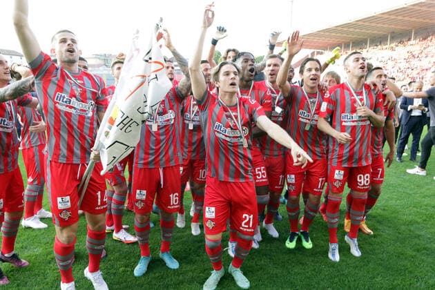 Photo Raffaele Rastelli LaPresse 11 May, 2022 Cremona, Italy soccer Cremonese - Italian Football Championship League BKT 2021 2022 - Zini stadium. In the pic: Cremonese players celebrate promotion to League A  Copyright: xRaffaelexRastelli LaPressex