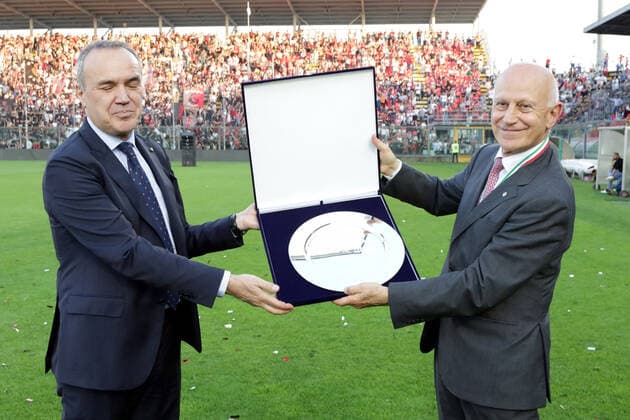 Photo Raffaele Rastelli LaPresse 11 May, 2022 Cremona, Italy soccer Cremonese - Italian Football Championship League BKT 2021 2022 - Zini stadium. In the pic: Cremonese players celebrate promotion to League A  Copyright: xRaffaelexRastelli LaPressex