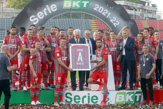 Foto Raffaele Rastelli LaPresse 11 maggio 2022 Cremona, Italia Calcio premiazione promozione US Cremonese - Campionato di calcio Serie BKT 2021 2022 - Stadio Zini. Nella foto:  Copyright: xLaPressex