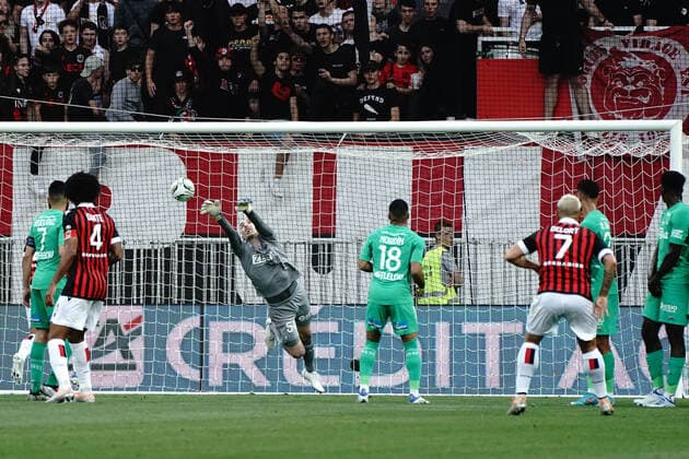 But - Andy Delort (OGC Nice) - Paul Bernardoni (AS Saint Etienne) FOOTBALL : OGC Nice vs AS Saint Etienne - Ligue 1 Uber Eats - Nice - 11 05 2022 NorbertScanella Panoramic 