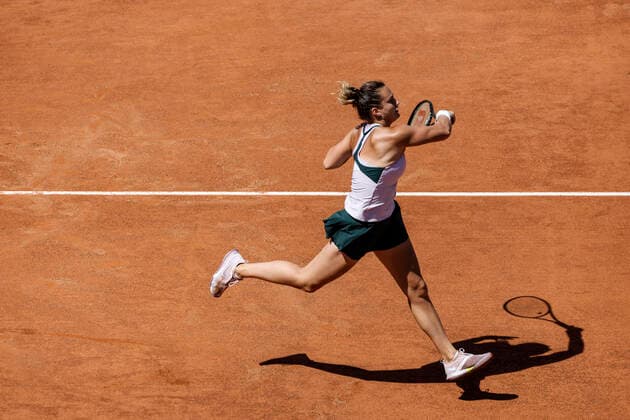 May 12, 2022, ROME, ITALY: Aryna Sabalenka of Russia in action against Jessica Pegula of US, during their women™s singles third round match at the Italian Open tennis tournament in Rome, Italy, 12 May 2022..ANSA FABIO FRUSTACI ROME ITALY - ZUMAa110 20220512_zaf_a110_018 Copyright: xFabioxFrustacix
