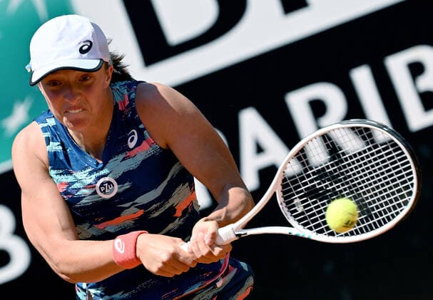 May 12, 2022, ROME: Iga Swiatek of Poland in action against Victoria Azarenka of Belarus during their women s singles third round match at the Italian Open tennis tournament in Rome, Italy, 12 May 2022. ANSA ETTORE FERRARI Italian Open tennis tournament  - ZUMAa110 20220512_zaf_a110_031 Copyright: xEttorexFerrarix