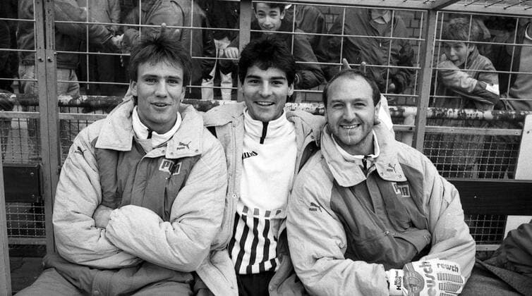 27.10.90 Stuttgarter Kickers - SC Freiburg Deutschland, Stuttgart, 27.10.1990, Fussball, 2. Bundesliga, Stuttgarter Kickers- SC Freiburg (3:2): v.l. Andreas Golombek, Niels Schlotterbeck, Michael Haas (alle SC Freiburg). *** 27 10 90 Stuttgarter Kickers SC Freiburg Germany, Stuttgart, 27 10 1990, Football, 2 Bundesliga, Stuttgarter Kickers SC Freiburg 3 2 v l Andreas Golombek, Niels Schlotterbeck, Michael Haas all SC Freiburg
