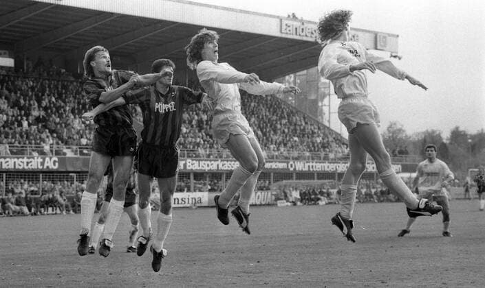 27.10.90 Stuttgarter Kickers - SC Freiburg Deutschland, Stuttgart, 27.10.1990, Fussball, 2. Bundesliga, Stuttgarter Kickers- SC Freiburg (3:2): v.l. Holger Janz, Michael Pfahler (beide SC Freiburg), Andreas Keim, Thomas Ritter (beide Stuttgarter Kickers). *** 27 10 90 Stuttgarter Kickers SC Freiburg Germany, Stuttgart, 27 10 1990, Football, 2 Bundesliga, Stuttgarter Kickers SC Freiburg 3 2 v l Holger Janz, Michael Pfahler both SC Freiburg , Andreas Keim, Thomas Ritter both Stuttgarter Kickers