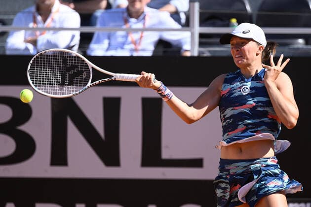 Mandatory Credit: Photo by Fabrizio Corradetti LiveMedia Shutterstock (12938842a) Iga Swiatek (POL) Tennis Internationals Internazionali BNL d Italia - Women s quarter-finals - Swiatek vs Andreescu, Foro Italico, Rome, Italy - 13 May 2022 Tennis Internationals Internazionali BNL d Italia - Women s quarter-finals - Swiatek vs Andreescu, Foro Italico, Rome, Italy - 13 May 2022  Copyright: xFabrizioxCorradetti LiveMedia Shutterstockx 12938842a