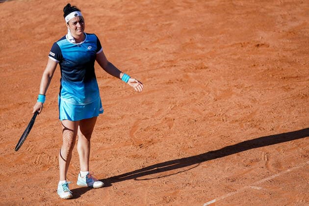 Ons Jabeur looks dejected during the Internazionali BNL D Italia match between Maria Sakkari and Ons Jabeur on 13 May 2022 at Foro Italico, Rome. Copyright: xGiuseppexMaffiax 31980239