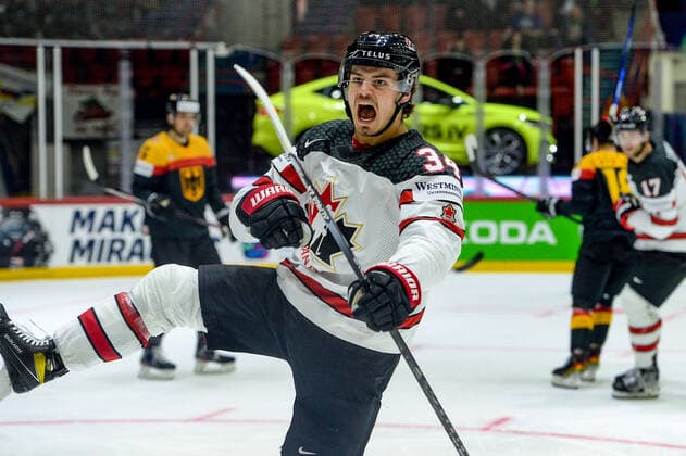 13 05 2022, Helsinki, Helsinki Ice Hall, Ice Hockey World Championship 2022 Germany Canada, 34 Cole Sillinger Canada celebrate his 1 0 goal Helsinki Helsinki Ice Hall Uusimaa Finland  Copyright: xJustPictures.ch AndreaxBrancax