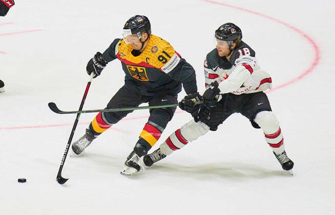 Sport Bilder des Tages Moritz Müller, Mueller Nr.91 of Germany compete, fight for the puck against, Dawson Mercer Nr. 18 of Canada in the match GERMANY - CANADA IIHF Ice hockey, Eishockey World Championship, WM, Weltmeisterschaft Group B in Helsinki, Finland, May 13, 2022, Season 2021 2022