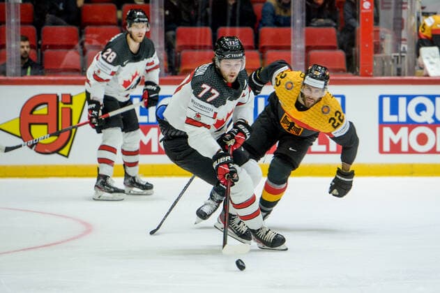 13 05 2022, Helsinki, Helsinki Ice Hall, Ice Hockey World Championship 2022 Germany Canada, 77 Josh Anderson Canada against 22 Matthias Plachta Germany Helsinki Helsinki Ice Hall Uusimaa Finland  Copyright: xJustPictures.ch AndreaxBrancax