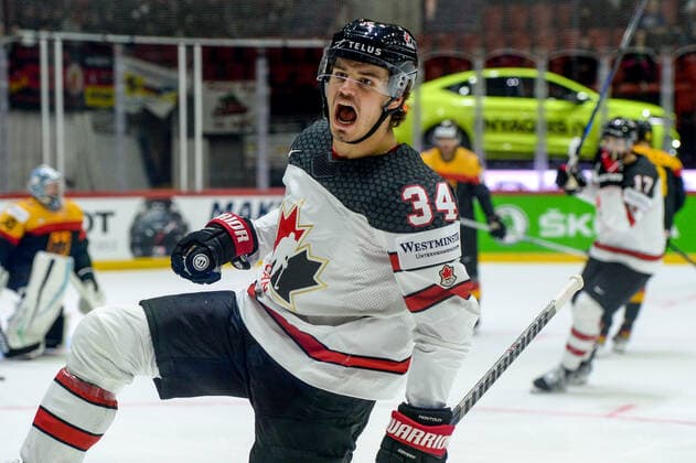 13 05 2022, Helsinki, Helsinki Ice Hall, Ice Hockey World Championship 2022 Germany Canada, 34 Cole Sillinger Canada celebrate his 1 0 goal Helsinki Helsinki Ice Hall Uusimaa Finland  Copyright: xJustPictures.ch AndreaxBrancax