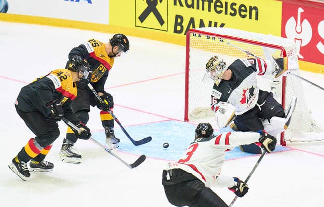 big chance for Daniel SCHMÖLZ Nr.25 of Germany Yasin EHLIZ Nr. 42 of Germany in the match GERMANY - CANADA IIHF Ice hockey, Eishockey World Championship, WM, Weltmeisterschaft Group B in Helsinki, Finland, May 13, 2022, Season 2021 2022
