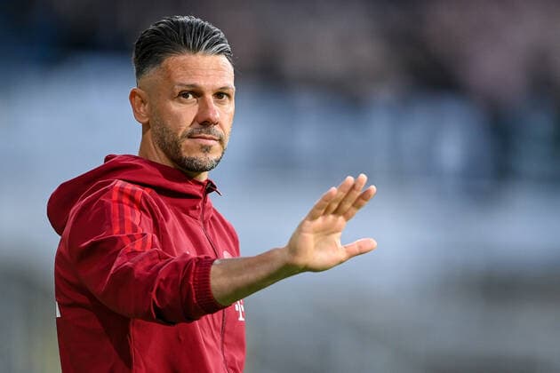 Coach Martin Demichelis FC Bayern Munich gives instructions, gestures, gesticulate with arms, gives instructions, gesticulate single image, action, action, 13 05 2022, Munich Germany , Football, Regionalliga Bayern, FC Bayern München II SV Wacker Burghausen xslx
