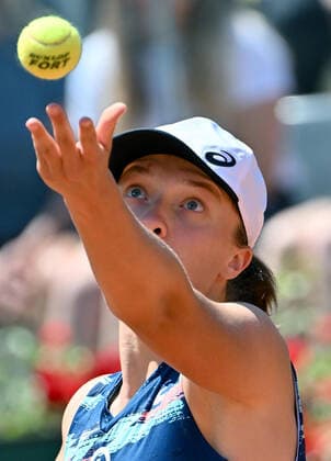 May 14, 2022, ROME: Iga Swiatek of Poland in action during her women s singles semifinal match against Aryna Sabalenka of Belarus at the Italian Open tennis tournament in Rome, Italy, 14 May 2022. ANSA ETTORE FERRARI. ROME - ZUMAa110 20220514_zaf_a110_006 Copyright: xEttorexFerrarix
