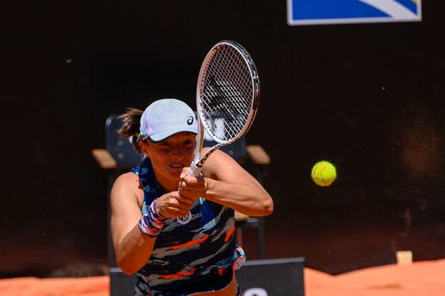 Mandatory Credit: Photo by Fabrizio Corradetti LiveMedia Shutterstock (12939854o) Iga Swiatek (POL) Tennis Internationals Internazionali BNL d Italia - Women s semi-final - Swiatek vs Sabalenka, Foro Italico, Rome, Italy - 14 May 2022 Tennis Internationals Internazionali BNL d Italia - Women s semi-final - Swiatek vs Sabalenka, Foro Italico, Rome, Italy - 14 May 2022  Copyright: xFabrizioxCorradetti LiveMedia Shutterstockx 12939854o