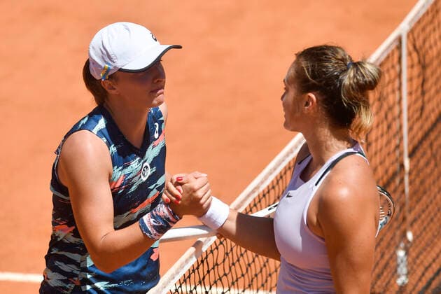 Iga Swiatek of Poland and Aryna Sabalenka of Belarus greet each other at the end of their semifinal match at the Internazionali BNL D Italia tennis tournament at Foro Italico in Rome, Italy on May 14th, 2022. Swaitek won 6-2, 6-1 over Savalenka and qualified for the final. Photo Antonietta Baldassarre Insidefoto antoniettaxbaldassarre