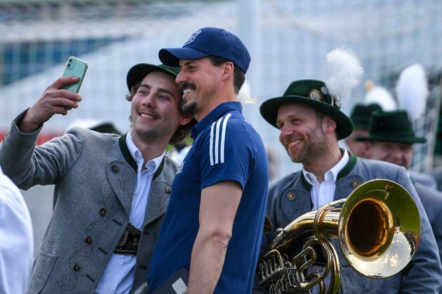 Coach Sandro Wagner Unterhaching makes selfies with the brass band before the start of the game, 14 05 2022, Unterhaching Germany , Football, Regionalliga Bayern, SpVgg Unterhaching TSV Rain am Lech xslx