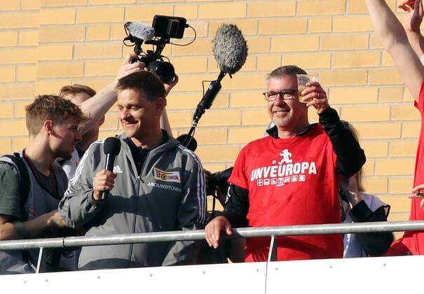 Sports director Oliver Ruhnert, coach Urs Fischer, Union team on the balcony of the Alte Försterei, together with fans they celebrate participation Europa League Sports Football Soccer 1 Bundesliga men DFL season 2021 2022 14 05 2022 1 FC Union Berlin FCU vs VfL Bochum DFL regulations prohibit any use of photographs as image sequences and or quasi video