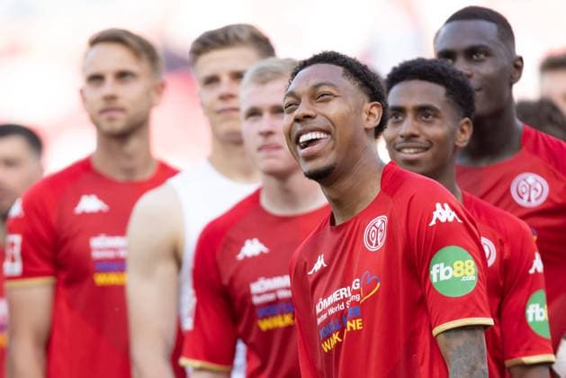 1 FSV Mainz 05 Eintracht Frankfurt, 1 FBL farewell of Jean Paul Boetius FSV Mainz 05, 5 Bundesliga match between the 1 FSV Mainz 05 and Eintracht Frankfurt on 14 May 2022 in the Mewa Arena in Mainz According to specifications of the DFL, German Football League, it is prohibited in the stadium and or from the game made photographs in the form of sequence pictures and or video-like photo series to exploit or to let exploit , Mainz Rhineland Palatinate Germany Mewa Arena