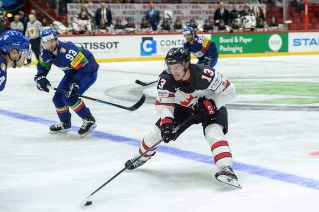 15 05 2022, Helsinki, Helsinki Ice Hall, 2022 IIHF Ice Hockey World Championship Italy Canada, 13 Matt Barzal Canada Helsinki Helsinki Ice Hall Uusimaa Finland  Copyright: xJustPictures.ch AndreaxBrancax