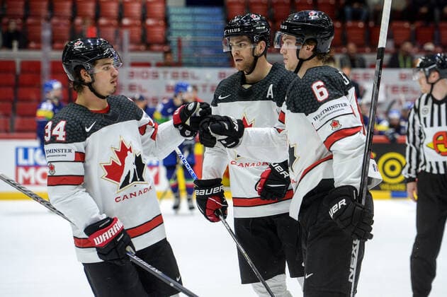 15 05 2022, Helsinki, Helsinki Ice Hall, 2022 IIHF Ice Hockey World Championship Italy Canada, Canada celebrate the 1 1 goal From left 34 Cole Sillinger Canada , 17 Adam Lowry Canada and scorer 6 Travis Sanheim Canada Helsinki Helsinki Ice Hall Uusimaa Finland  Copyright: xJustPictures.ch AndreaxBrancax