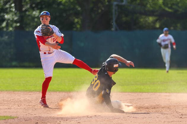 Baseballl I Men I Season 2021 22 I 1 Bundesliga Nord I 11 Matchday I Hamburg Stealers Bonn Capitals I 14 05 2022 Marc Harder 24, Hamburg Stealers Eric Brenk 30, Bonn Capitals Hamburg Baseballanlage Langenhorst Hamburg Germany Copyright: xLobeca RalfxHomburgx