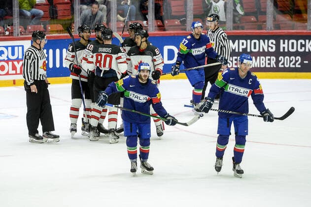 15 05 2022, Helsinki, Helsinki Ice Hall, 2022 IIHF Ice Hockey World Championship Italy Canada, Canada celebrate the 1 3 goal Helsinki Helsinki Ice Hall Uusimaa Finland  Copyright: xJustPictures.ch AndreaxBrancax