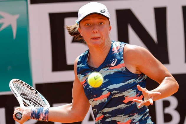 May 15, 2022, ROME, ITALY: Iga Swiatek of Poland in action during her women s singles final match against Ons Jabeur of Tunisia at the Italian Open tennis tournament in Rome, Italy, 15 May 2022. ROME ITALY - ZUMAa110 20220515_zaf_a110_040 Copyright: xFabioxFrustacix