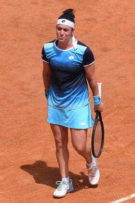 Ons Jabeur looks dejected during the Internazionali BNL D Italia Women Final match between Iga Swiatek and Ons Jabeur on 15 May 2022 at Foro Italico, Rome. Photo by Giuseppe Maffia. Rome Foro Italico Rome Italy Copyright: xGiuseppexMaffiax SP24-325-357