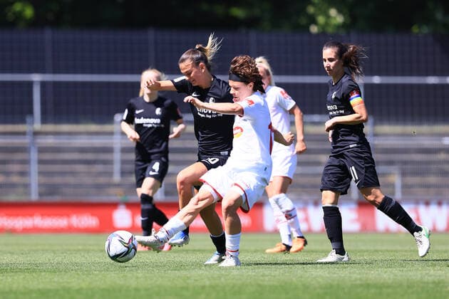 Flyeralarm Womens Bundesliga 2021 2022, 1 FC Cologne SC Freiburg Alicia Gudorf FC, 12 Cologne Franz Kremer Stadium, Lawn North Rhine Westphalia Germany
