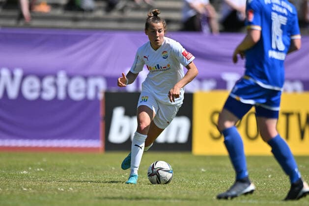 Carlotta Wamser SGS, 30 with ball in offense, 15 05 2022, Essen Germany , Football, Flyeralarm Frauen Bundesliga, SGS Essen CarlZeiss Jena xmkx