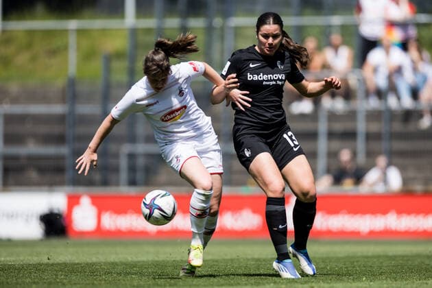 FLYERALARM Women Football Bundesliga, 1 FC Koeln SC Freiburg 15 05 2022 Adriana Achcinska 9, 1 FC Koeln , Svenja Foelmli SC Freiburg, 13 FLYERALARM Women Football Bundesliga, 1 FC Koeln SC Freiburg, Koeln, Geissbockheim DFB REGULATIONS PROHIBIT ANY USE OF PHOTOGRAPHS AS IMAGE SEQUENCES AND OR QUASI VIDEO Copyright: xBEAUTIFULxSPORTS Wunderlx