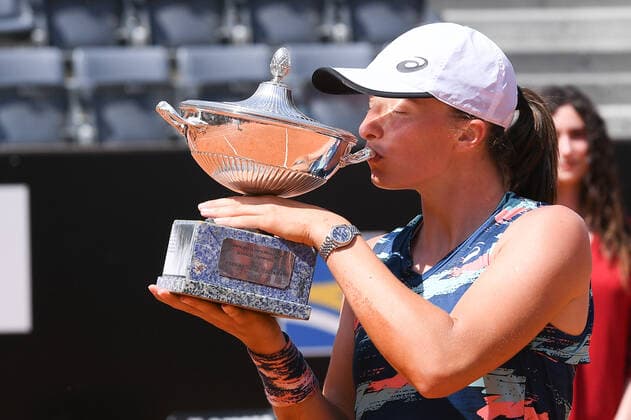 Iga Swiatek poses with the trophy as she won the tournament during the Internazionali BNL D Italia Women Final match between Iga Swiatek and Ons Jabeur on 15 May 2022 at Foro Italico, Rome. Photo by Giuseppe Maffia. Rome Foro Italico Rome Italy Copyright: xGiuseppexMaffiax SP24-325-391
