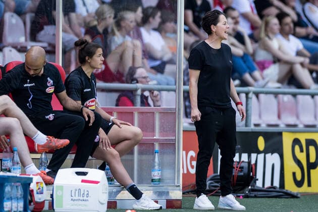 FLYERALARM Women Football Bundesliga, 1 FC Koeln SC Freiburg 15 05 2022 Lena Lotzen 1 FC Koeln , Nicole Bender 1 FC Koeln FLYERALARM Women Football Bundesliga, 1 FC Koeln SC Freiburg, Koeln, Geissbockheim DFB REGULATIONS PROHIBIT ANY USE OF PHOTOGRAPHS AS IMAGE SEQUENCES AND OR QUASI VIDEO Copyright: xBEAUTIFULxSPORTS Wunderlx