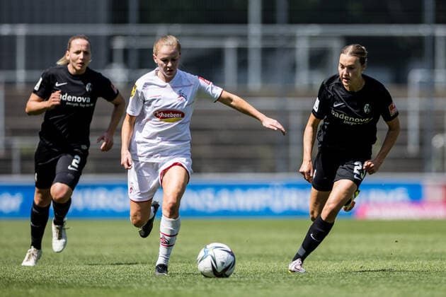 FLYERALARM Women Football Bundesliga, 1 FC Koeln SC Freiburg 15 05 2022 Laura Donhauser 25, 1 FC Koeln , Marie Mueller SC Freiburg, 23 FLYERALARM Women Football Bundesliga, 1 FC Koeln SC Freiburg, Koeln, Geissbockheim DFB REGULATIONS PROHIBIT ANY USE OF PHOTOGRAPHS AS IMAGE SEQUENCES AND OR QUASI VIDEO Copyright: xBEAUTIFULxSPORTS Wunderlx