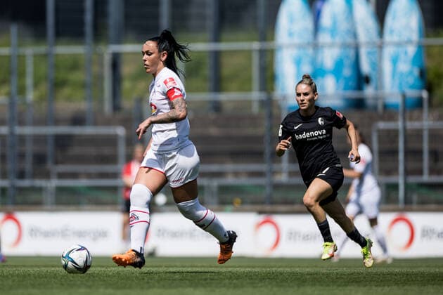 FLYERALARM Women Football Bundesliga, 1 FC Koeln SC Freiburg 15 05 2022 Peggy Kuznik 21, 1 FC Koeln , Hasret Kayikci SC Freiburg, 11 FLYERALARM Women Football Bundesliga, 1 FC Koeln SC Freiburg, Koeln, Geissbockheim DFB REGULATIONS PROHIBIT ANY USE OF PHOTOGRAPHS AS IMAGE SEQUENCES AND OR QUASI VIDEO Copyright: xBEAUTIFULxSPORTS Wunderlx