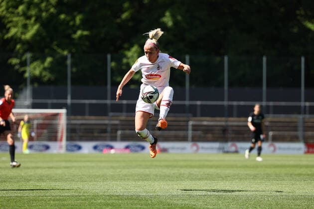Flyeralarm Womens Bundesliga 2021 2022, 1 FC Cologne SC Freiburg Mandy Islacker FC, 8 Cologne Franz Kremer Stadium, Lawn North Rhine Westphalia Germany