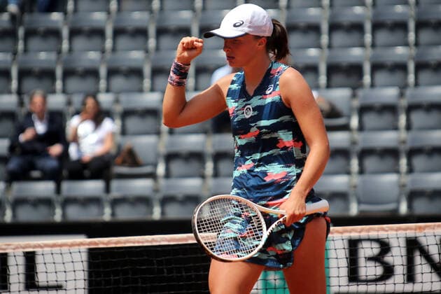 ROME, ITALY - 15.05.2022: I. SWIATEK (POL) wins the trophy in the final against O.Jabeur (TUN) at end of the single women final match in the Internazionali BNL D Italia at Foro Italico in Rome, Italy on May 15, 2022.  Copyright: xMarcoxIacobuccix xipa-agency.netx xMarcoxIacobuccix 0
