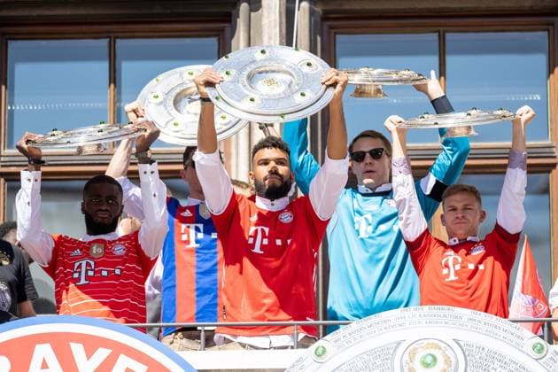 Dayot Upamecano 2 FC Bayern Muenchen , Eric Maxim Choupo Moting 13 FC Bayern Muenchen , Manuel Neuer 1 FC Bayern Muenchen , Joshua Kimmich 6 FC Bayern Muenchen , championship celebration, city hall balcony, FC Bayern Muenchen, football, 1 Bundesliga, 15 05 2022 DFB regulations prohibit any use of photographs as image sequences and or quasi video Muenchen Bayern Germany Copyright: xkolbert-press UlrichxGamelx